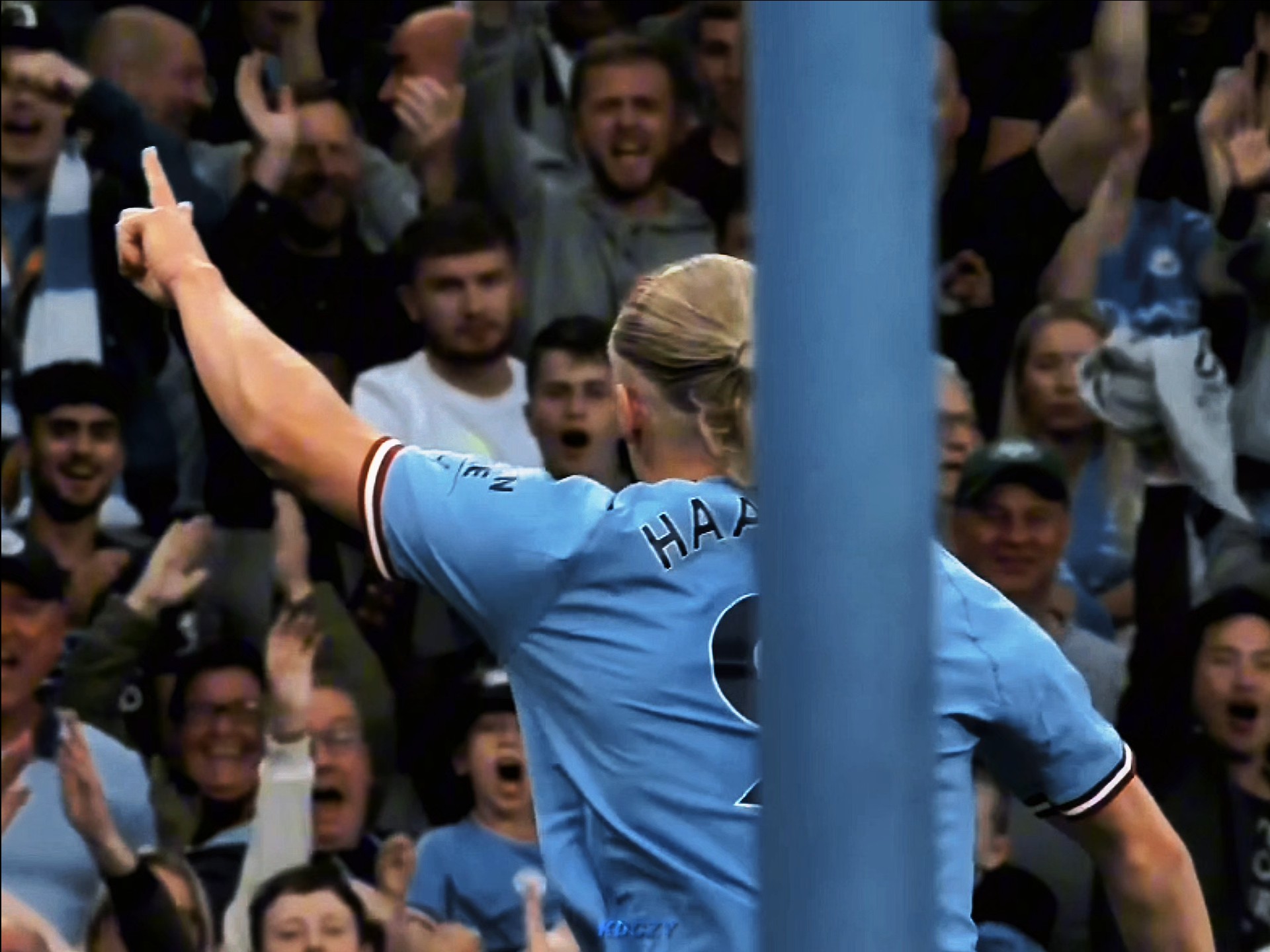 战术调整引发热议！，哈兰德在SKT比赛中反败为胜再创辉煌时刻