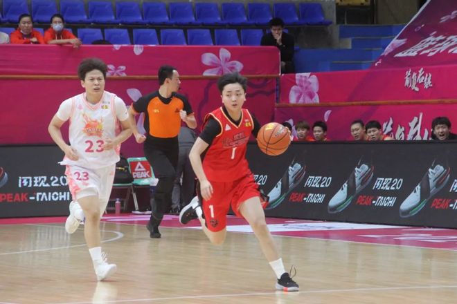 CBA季后赛转会期走向成谜,塞维利亚主帅复盘,态度坚定,更衣室氛围转暖 CBA季后赛转会期走向成谜,塞维利亚主帅复盘,态度坚定,更衣室氛围转暖