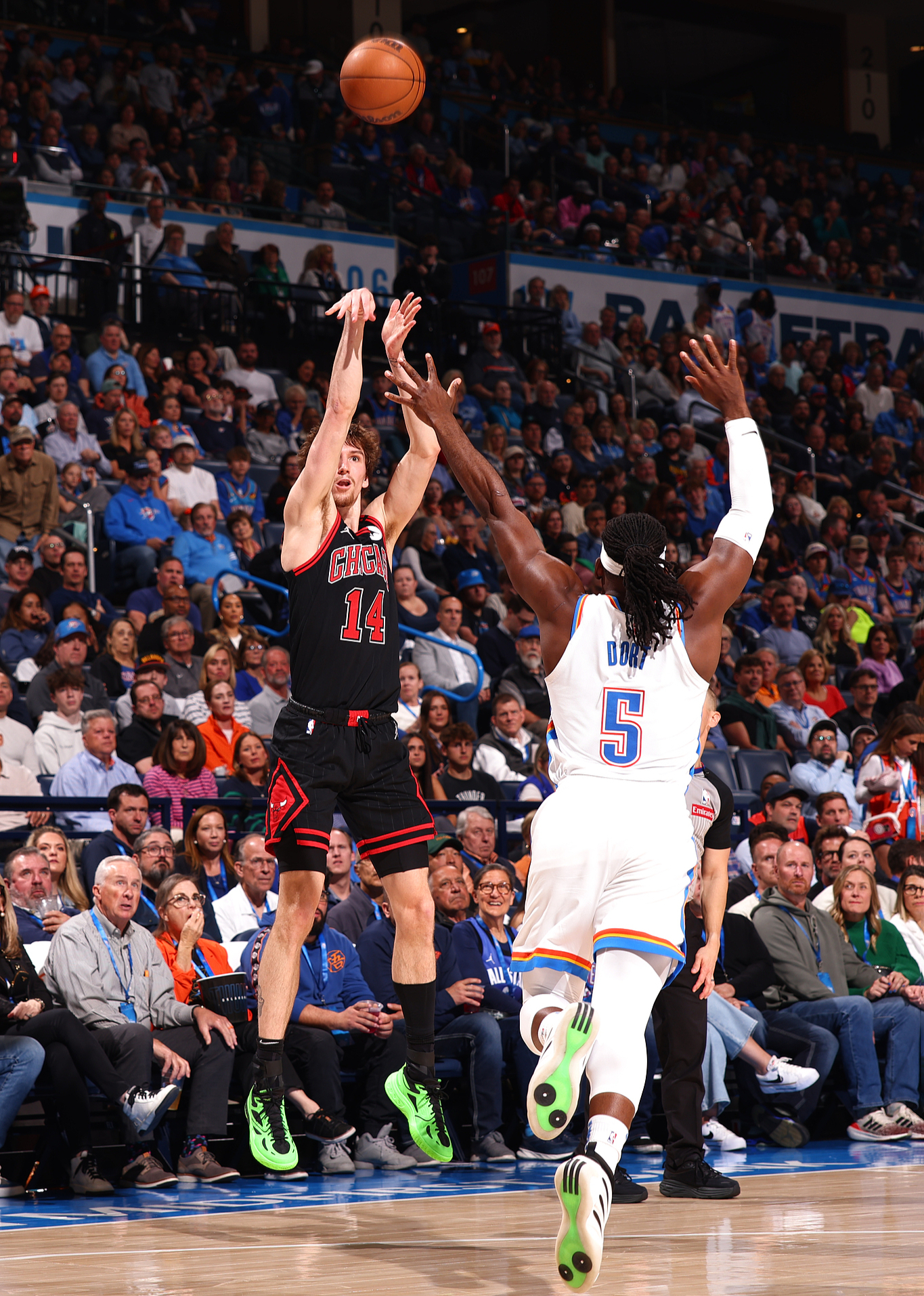 包含俄克拉荷马雷霆训练开放日，赛后刷新队史纪录引欢呼，CBA常规赛在即，细节决定成败的词条