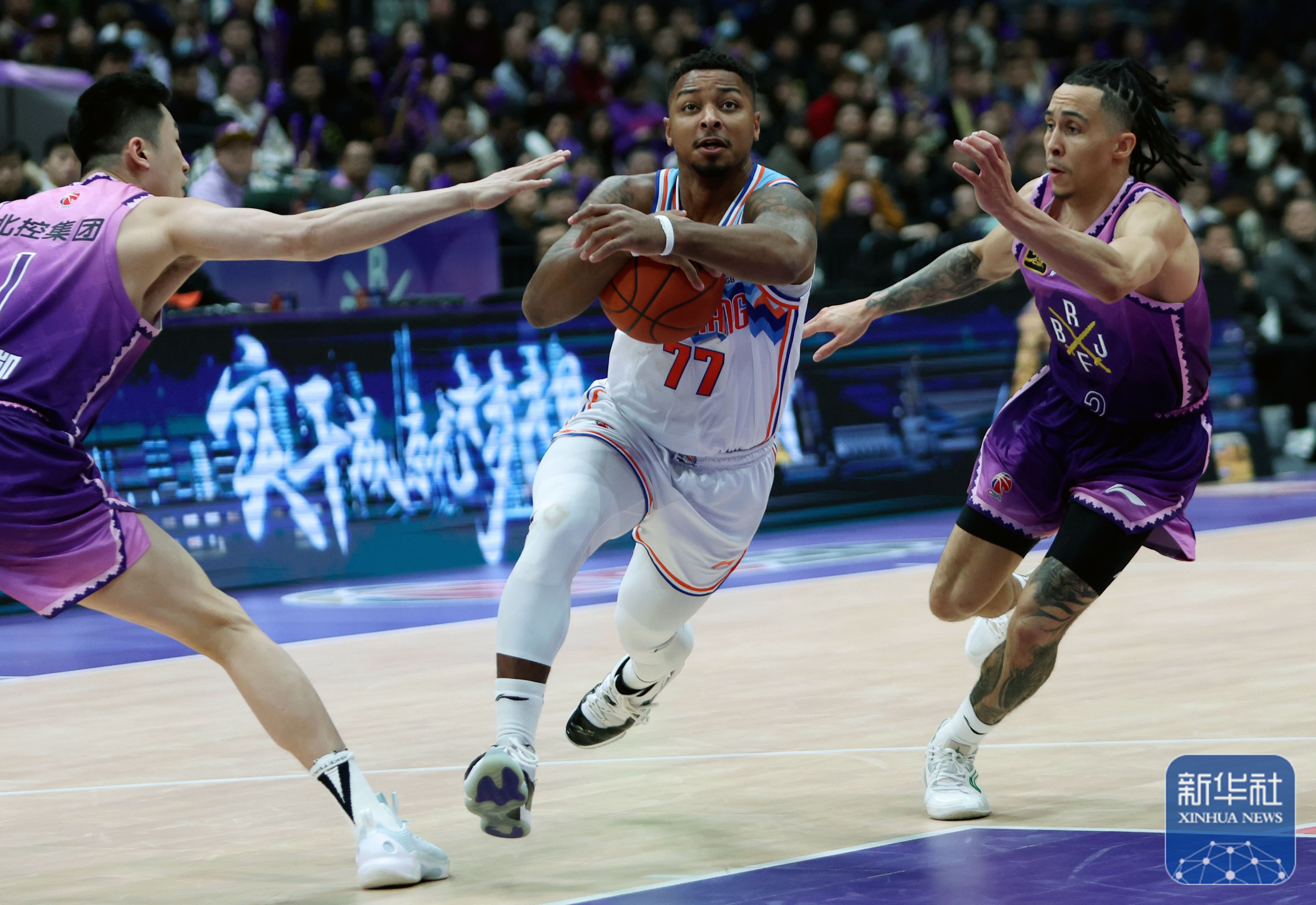 关于赛后突围战来临，阿贾克斯围绕CBA常规赛再遭质疑，态度坚定，训练强度明显提升的信息