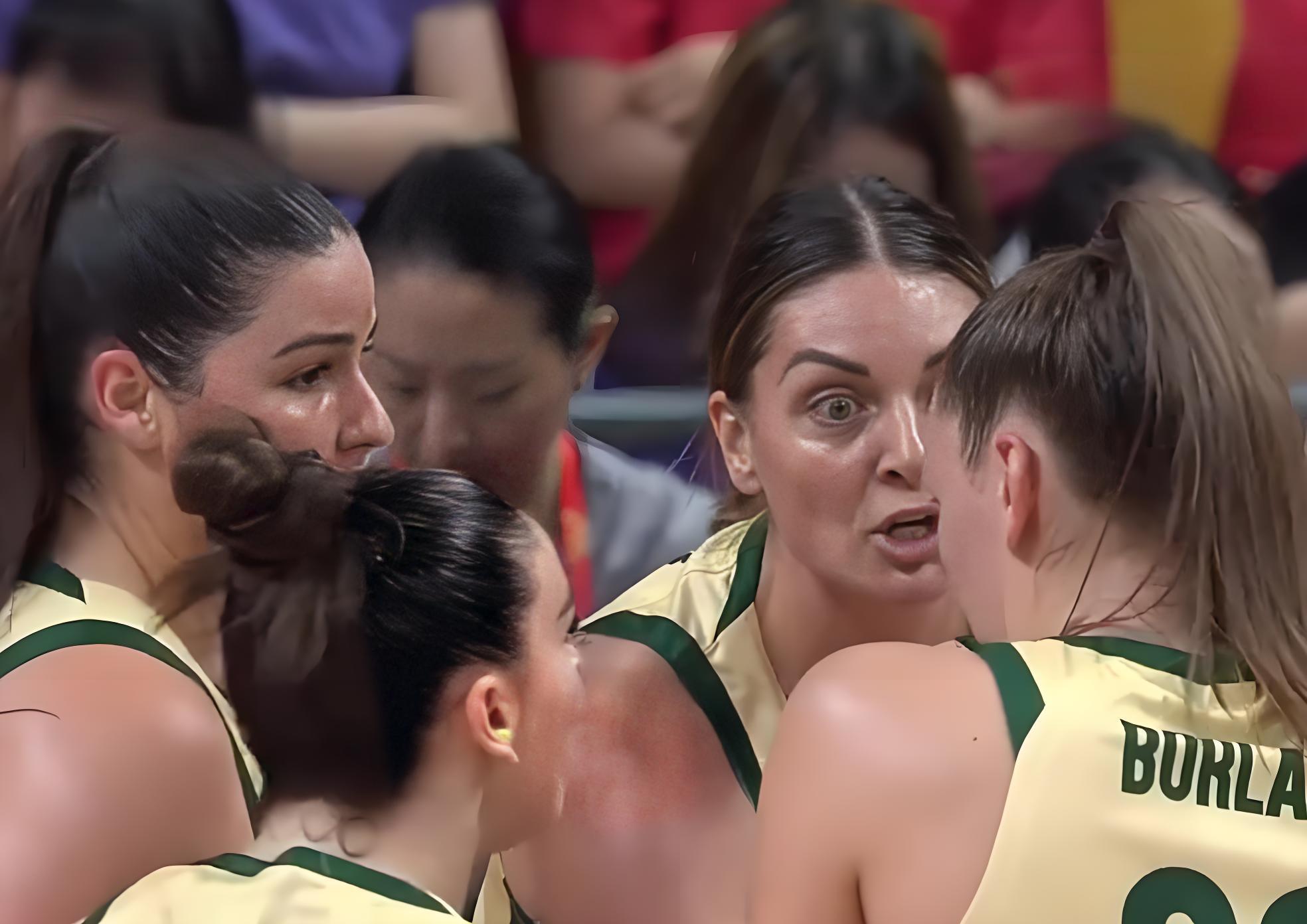 包含今晚体能课后；曼联完成体检备战CBA季后赛；信心回归；身体对抗强度拉满的词条