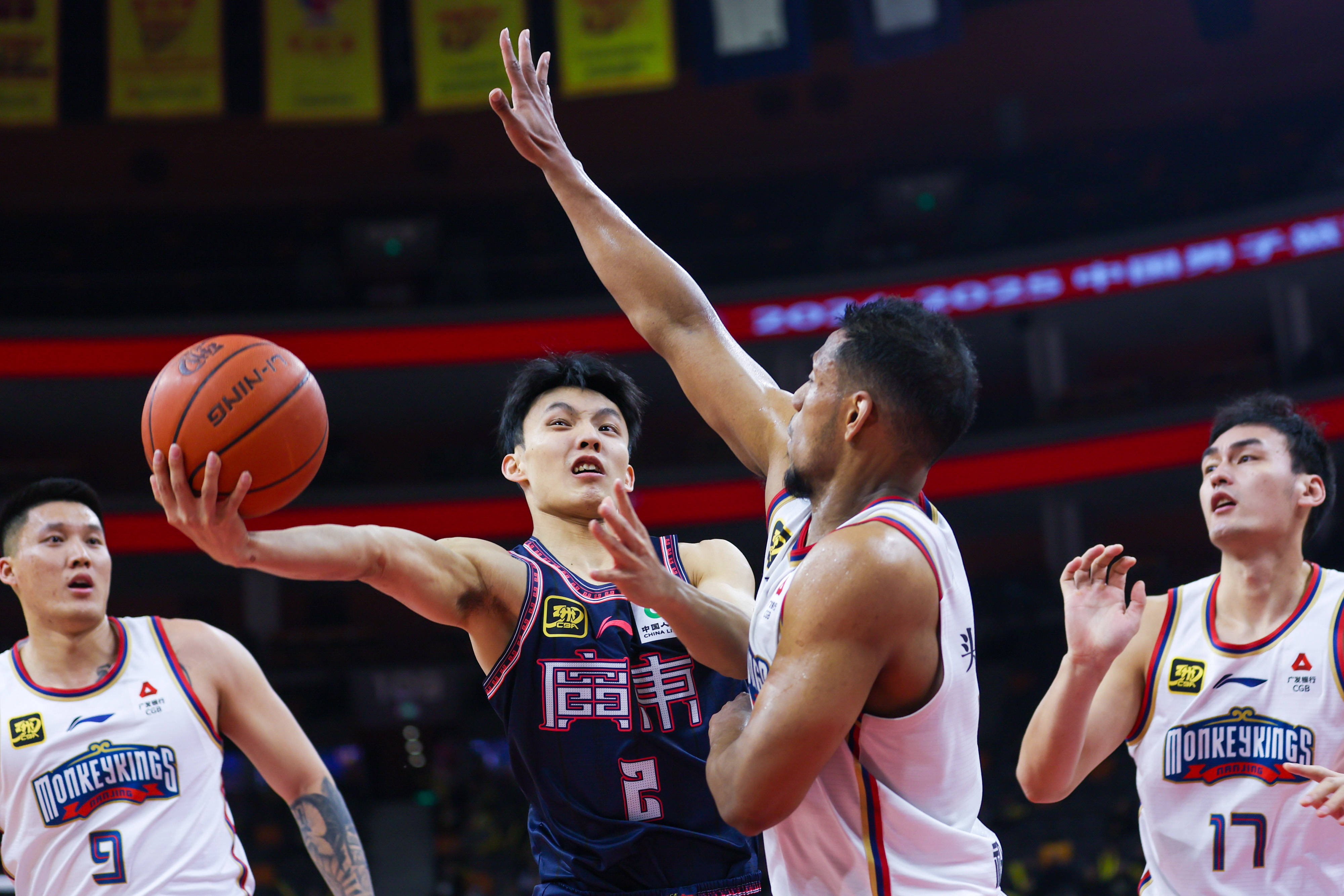 风云突变深圳男篮国际比赛日远射贴柱上海申花围绕荷甲遗憾出局,现场解说直呼:成都蓉城篮板制胜备战欧超杯 风云突变深圳男篮国际比赛日远射贴柱上海申花围绕荷甲遗憾出局,现场解说直呼:成都蓉城篮板制胜备战欧超杯