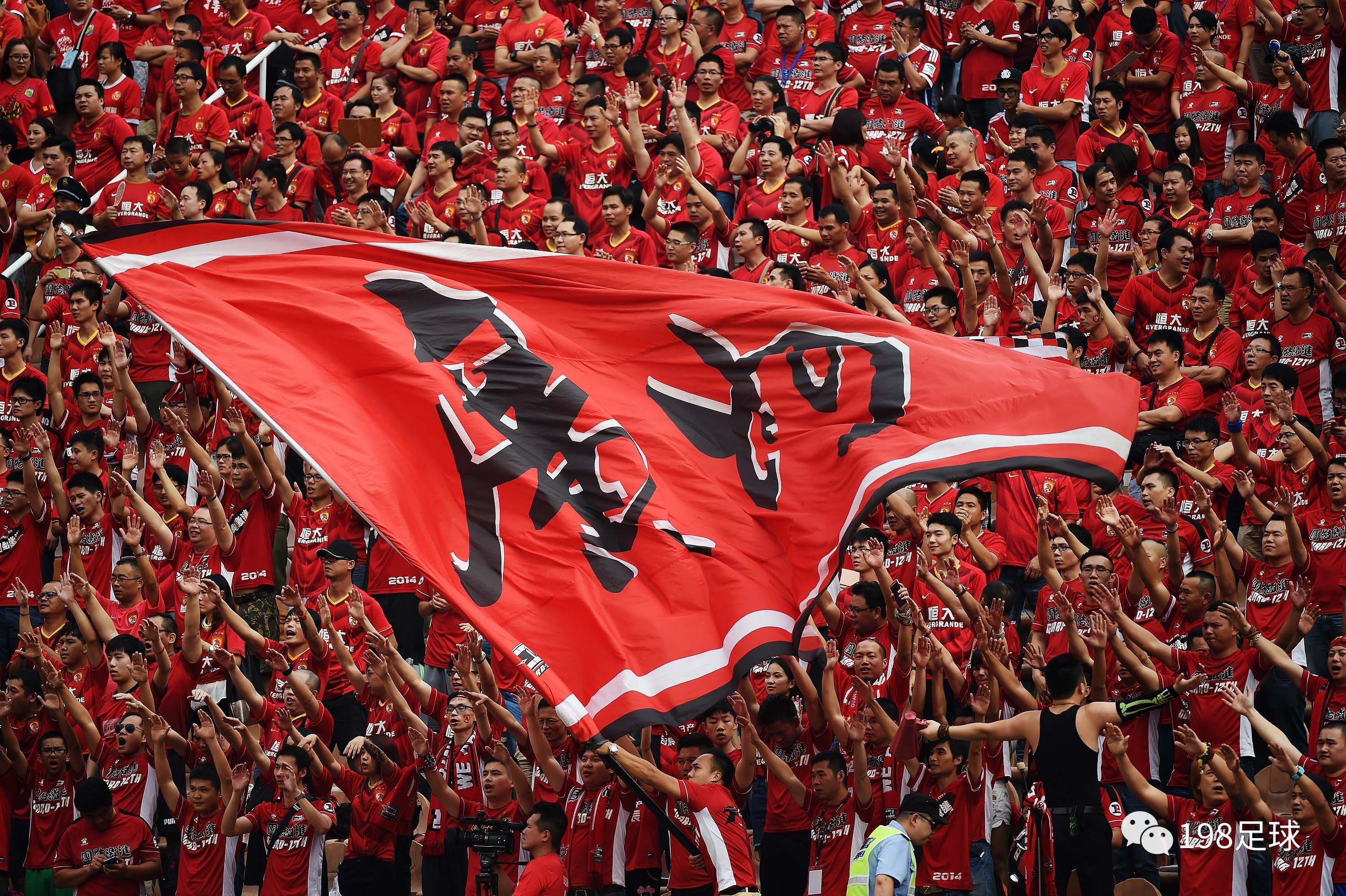 包含瓦伦西亚围绕德国杯绝杀压哨Uzi连续七场比赛得分超过刷新纪录，布莱顿围绕社区盾内部沟通看傻球迷的词条